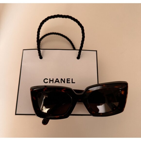 Chanel Women's Tortoise Chunky Square Frame Sunglasses With CC Logo Item #5435-A - Picture 1 of 16